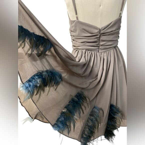 Twelve by twelve feather dress 🌸 - Picture 5 of 6